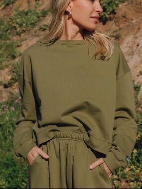 Daily Drills Olive Green Crewneck Sweatshirt M/L
